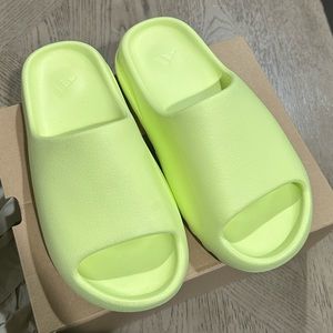 Lime Unisex Men’s Size 9 Yeezy Slides